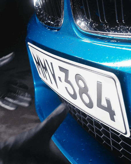 QuickPlate magnetic license plate holder – attach and remove your plate in seconds